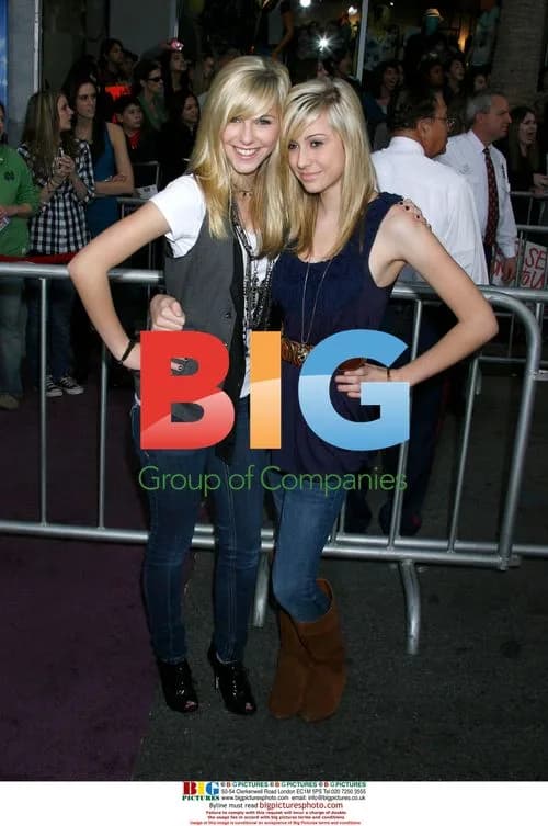 Savvy and Mandy at Jonas Brothers Premiere