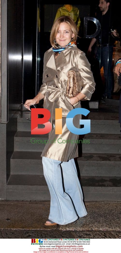 Kate Hudson shops in Milan