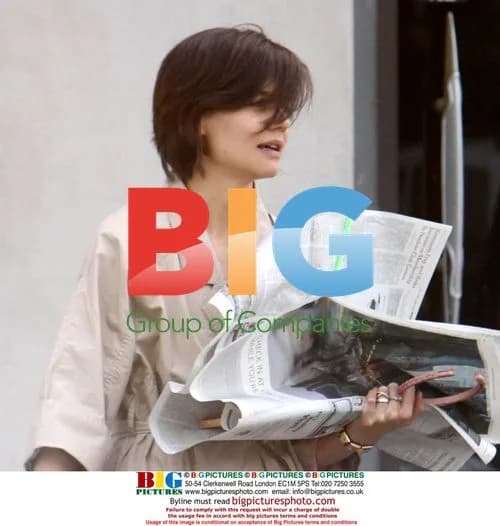 Suri Cruise exits art class in Santa Monica
