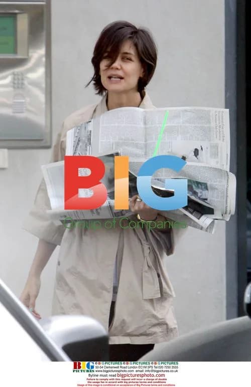 Suri Cruise exits art class in Santa Monica