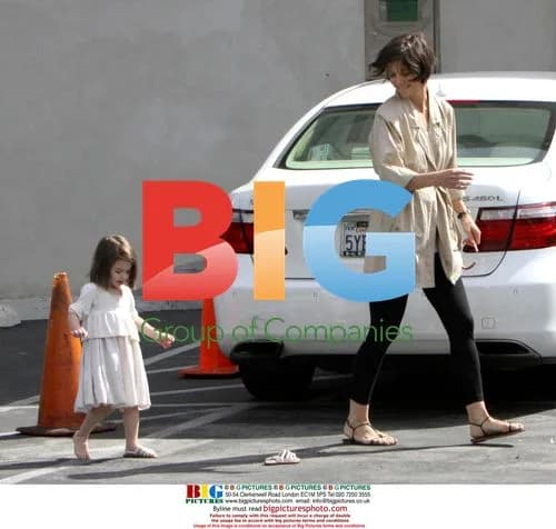 Suri Cruise exits art class in Santa Monica