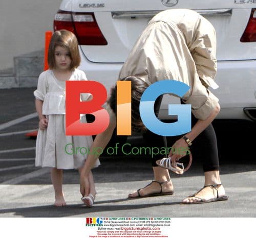 Suri Cruise exits art class in Santa Monica