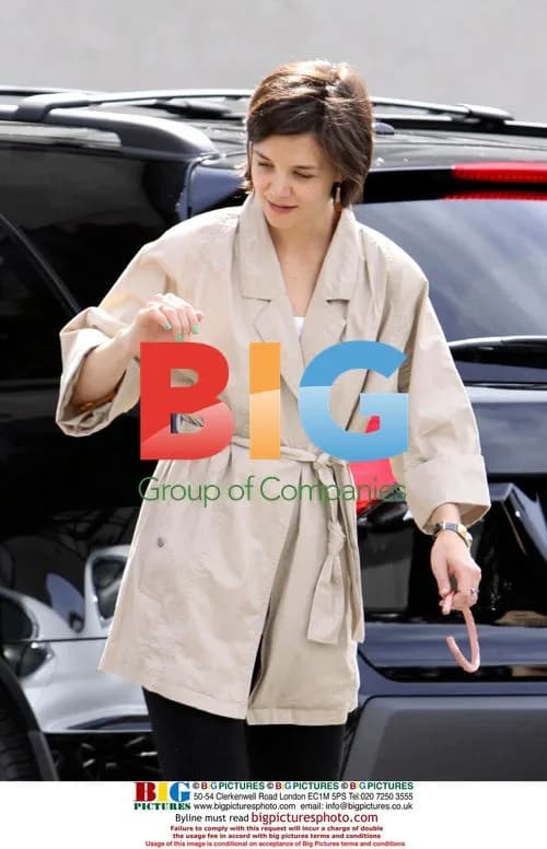 Suri Cruise exits art class in Santa Monica