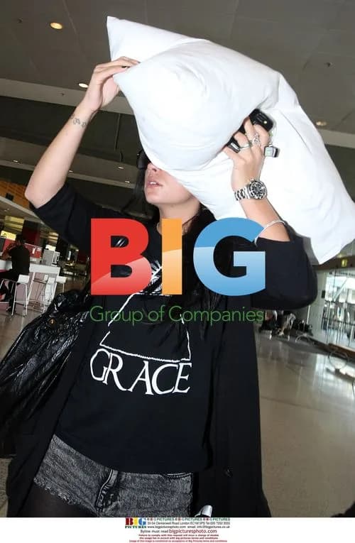 Lily Allen arrives in Sydney
