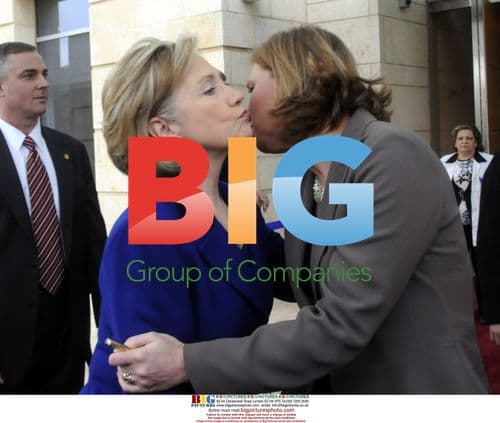 Hillary Clinton Kisses Tzipi Livni in Jerusalem