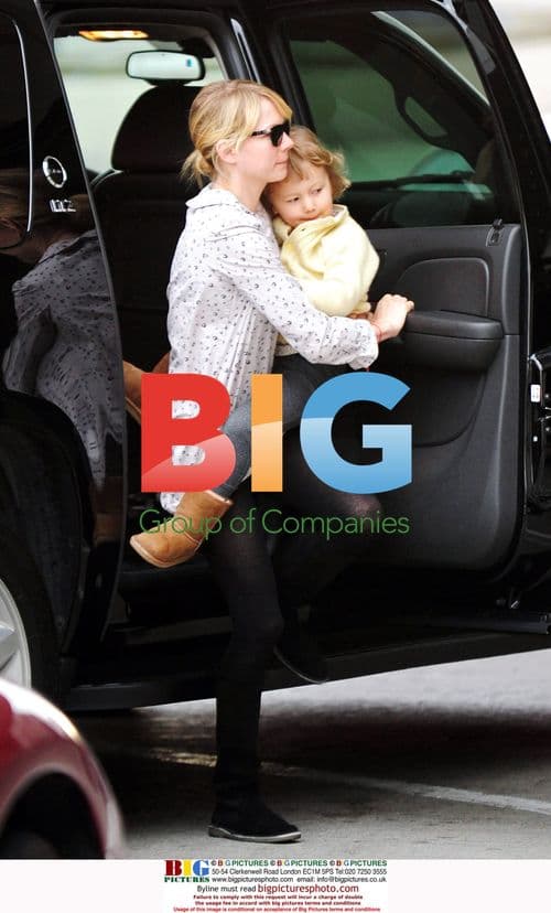 Michelle Williams with Matilda Rose at LAX