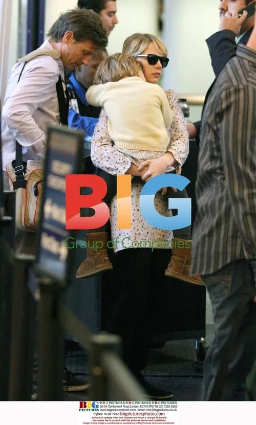 Michelle Williams with daughter at LAX