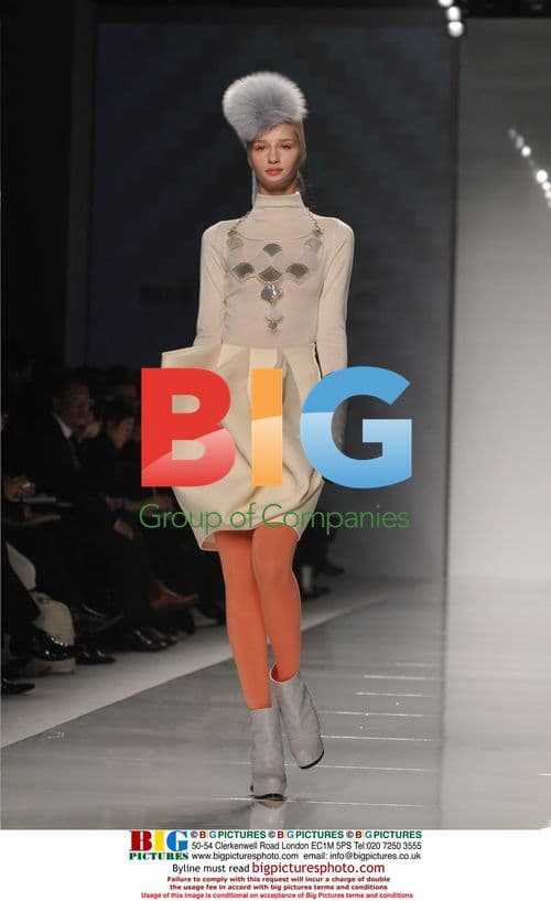 Mila Schon fashion show, Milan, 2009