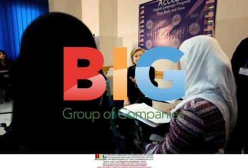 Clinton visits Palestinian students