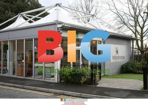 Jack Tweed goes to pizza, looks at showhomes