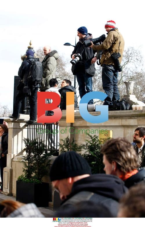 Michael Jackson impersonator creates scene in London