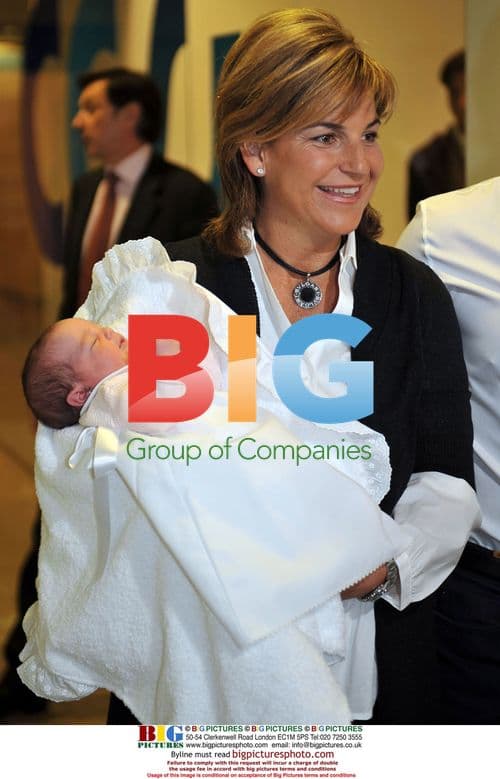 Arantxa Sanchez Vicario presents newborn baby