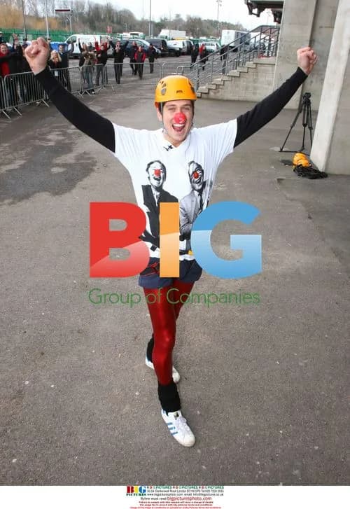 Vernon Kay abseils down Twickenham Stadium for Comic Relief