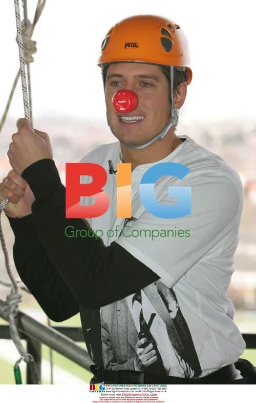 Vernon Kay abseils down Twickenham Stadium for Comic Relief