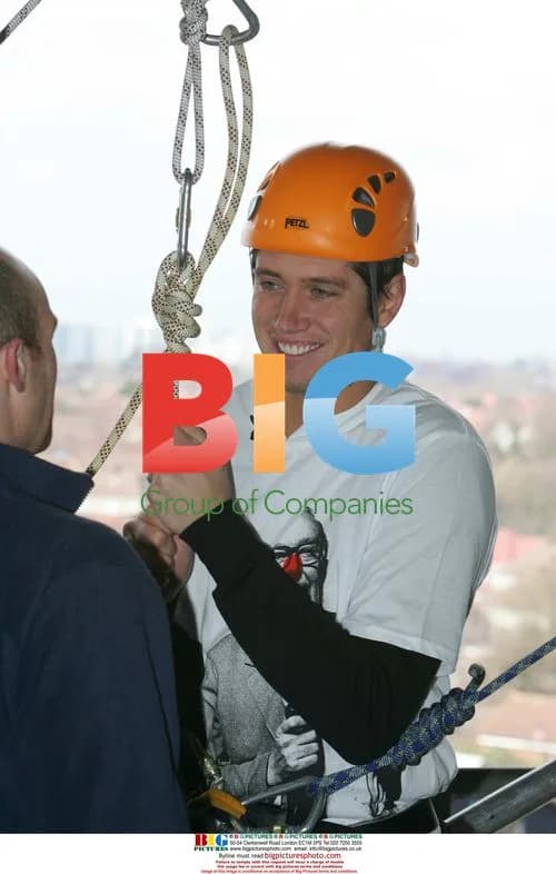 Vernon Kay abseils down Twickenham for Comic Relief
