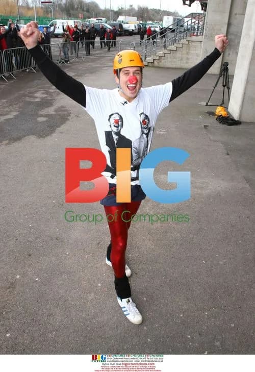 Vernon Kay abseils down Twickenham for Comic Relief