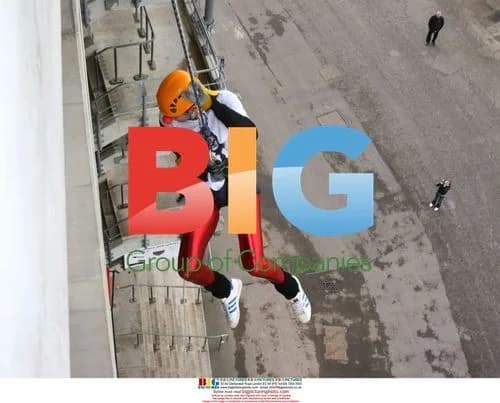 Vernon Kay abseils down Twickenham Stadium for Comic Relief