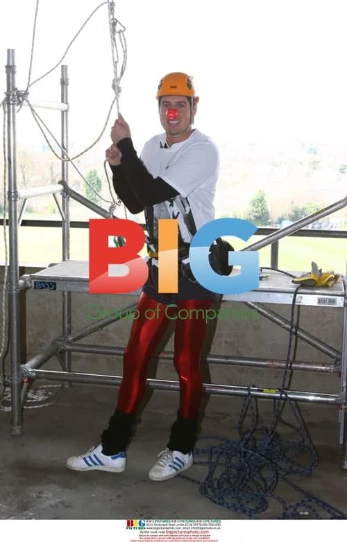 Vernon Kay abseils down Twickenham Stadium for Comic Relief