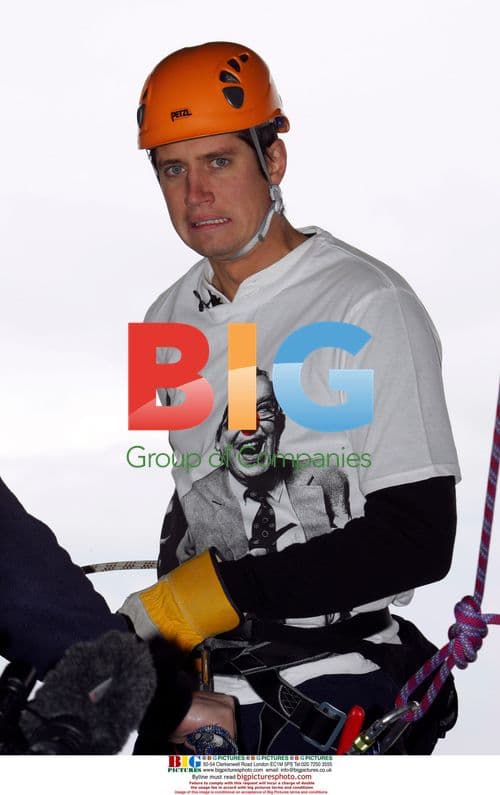 Vernon Kay abseils down Twickenham Stadium for Comic Relief