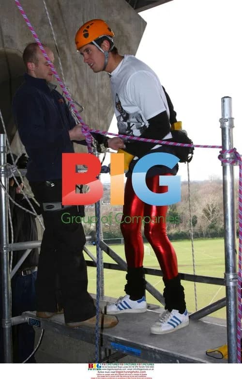 Vernon Kay abseils for Comic Relief