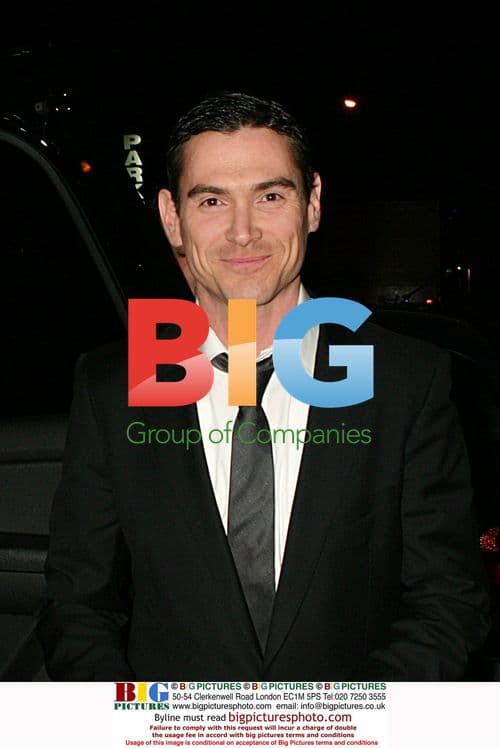 Billy Crudup signs 'Watchmen' memorabilia