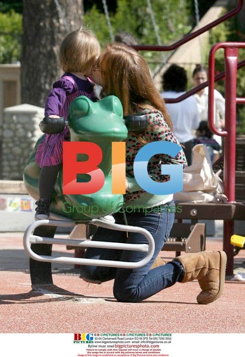 Isla Fisher and Olive at Beverly Hills Park
