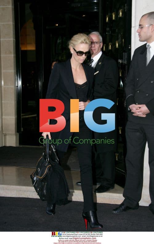 Charlize Theron shops in Paris