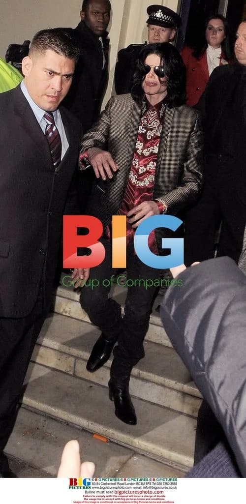Michael Jackson Leaves Oliver Play with Kids