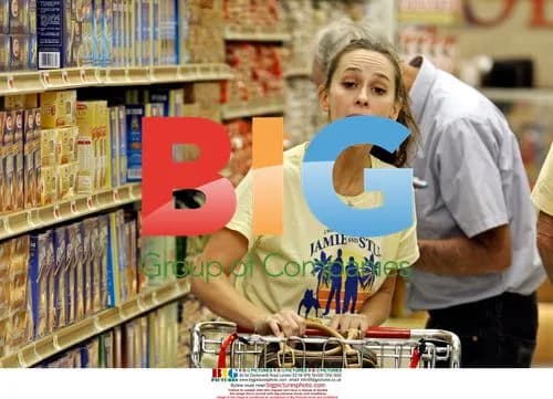 Jennifer Love Hewitt Shops at Gelson's