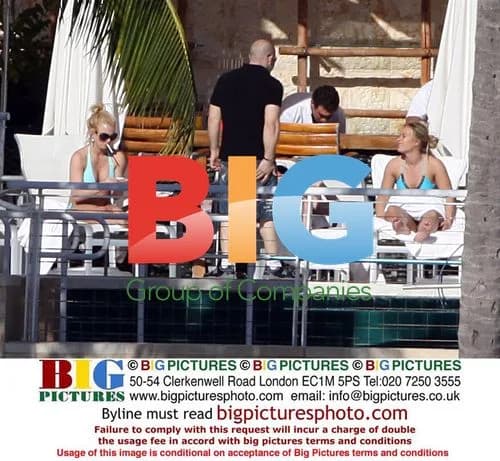 Britney Spears catches sun on hotel roof