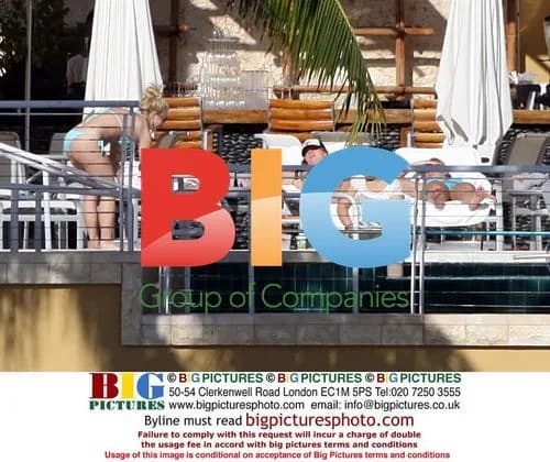 Britney Spears and friends on hotel roof