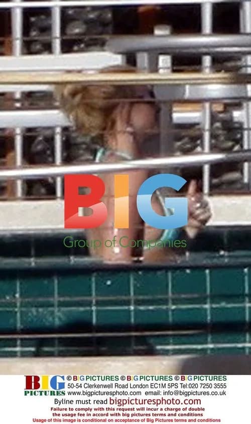Britney Spears Relaxes on Hotel Roof