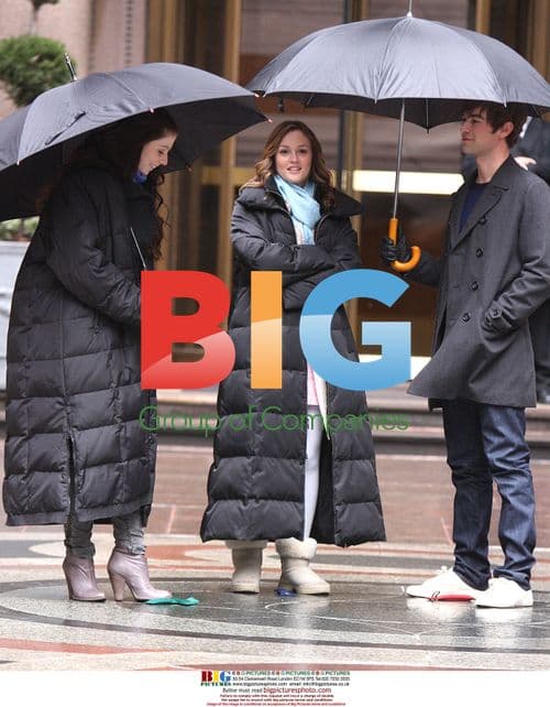 Gossip Girl cast on set