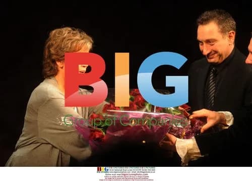 Moises Kaufman presents Jane Fonda with flowers