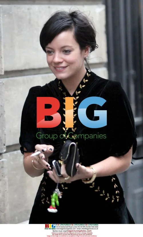 Lily Allen goes shopping in Paris