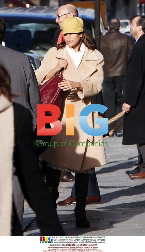 Eva Mendes and boyfriend arrive for Paris Fashion Week