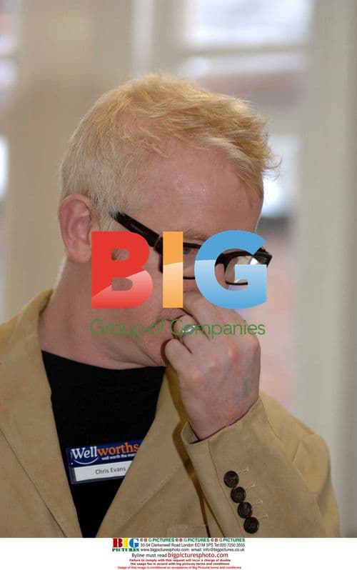 Chris Evans Opens New Wellworths Store