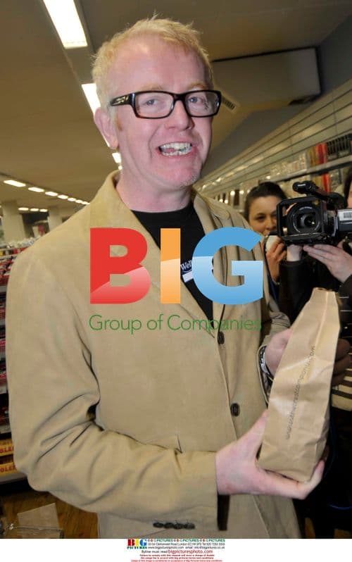 Chris Evans Opens Wellworths Store in Dorchester