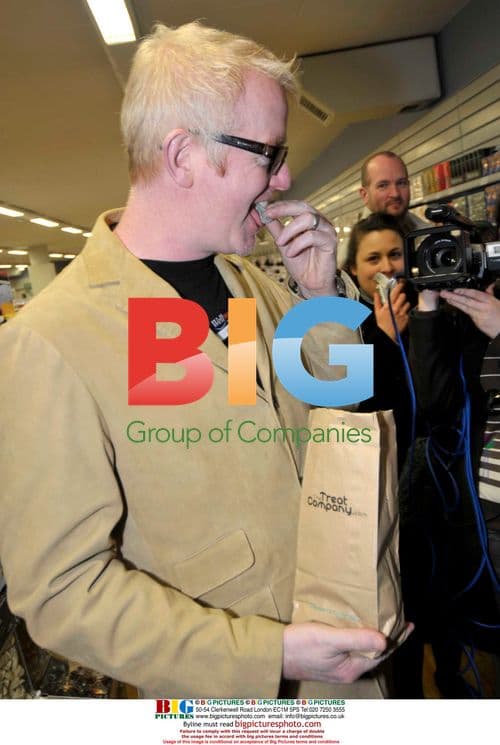 Chris Evans opens Wellworths store in Dorchester