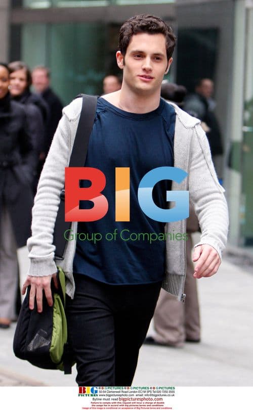 Gossip Girl Cast Filming at Russian Tea Room