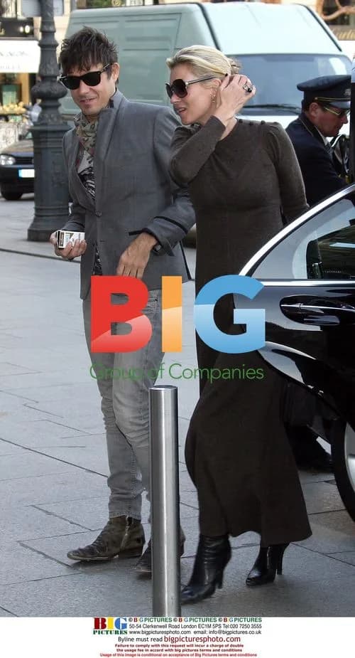 Kate Moss goes shopping with Jamie Hince
