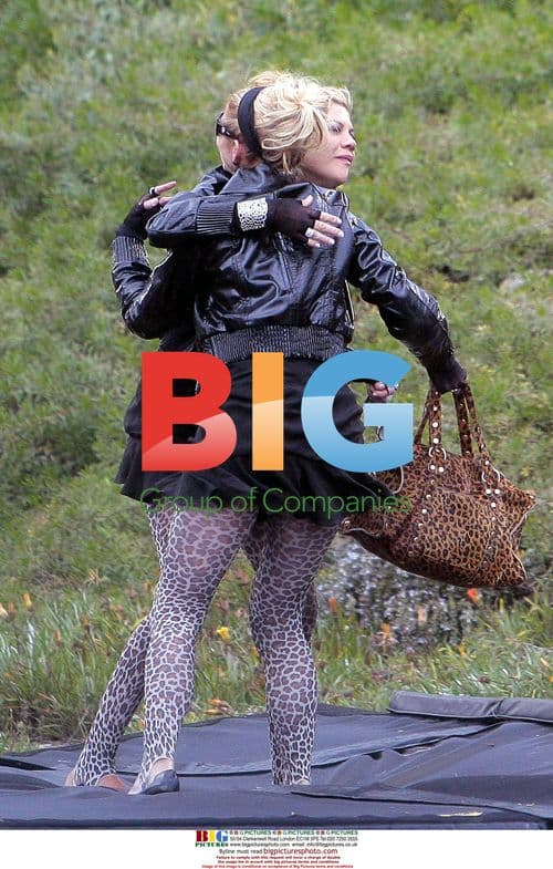 Actresses Kristen Johnston and Kathryn Hahn film AbFab pilot