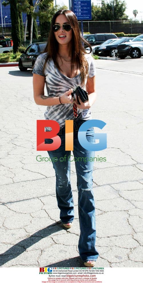 Megan Fox Arrives in her Mercedes G-Wagen