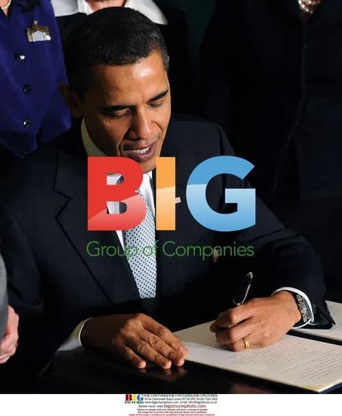 Obama signs Women and Girls Council executive order