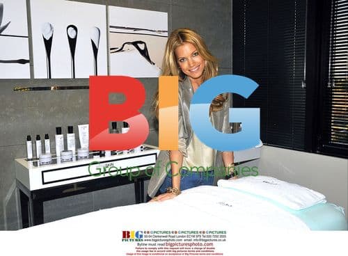 Sylvie van der Vaart promotes Therapeutic Center