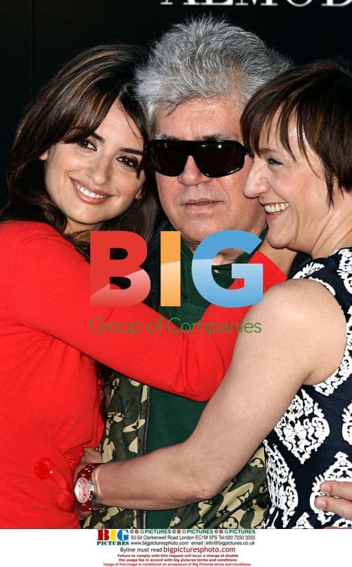 Penelope Cruz and Pedro Almodovar at 'Broken Embraces' Photocall