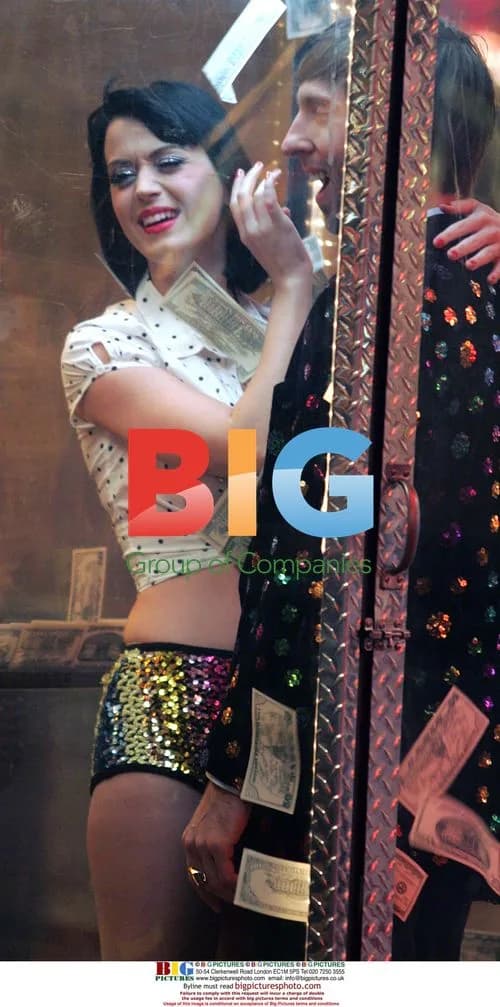 Katy Perry films "Waking Up In Vegas" music video