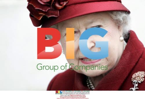 Queen arrives at Cheltenham Racecourse