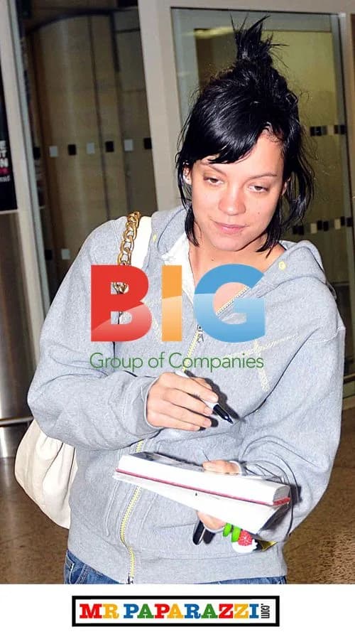 Lily Allen Spotted at Glasgow Airport