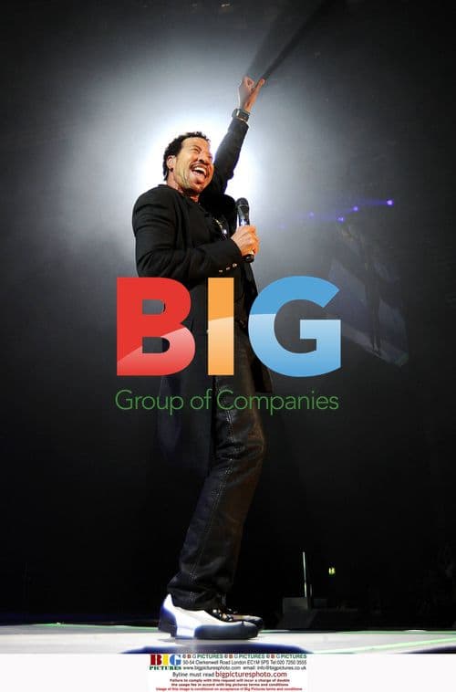 Lionel Richie Performs on Stage